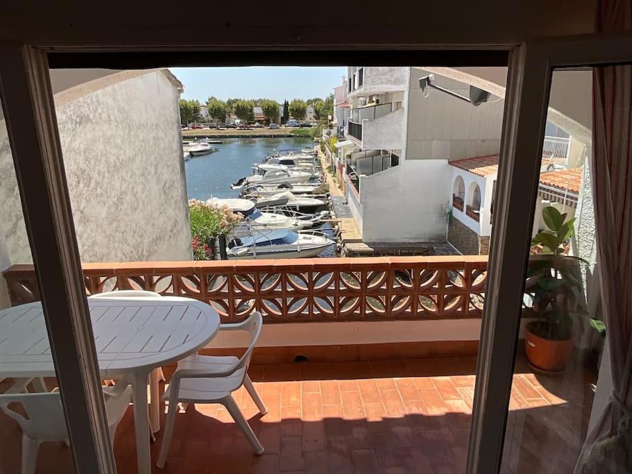 Lindo Con Vistas Al Puerto Mistral *